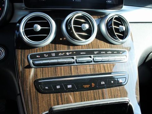 Used 2022 Mercedes-Benz GLC 300 4MATIC image 21