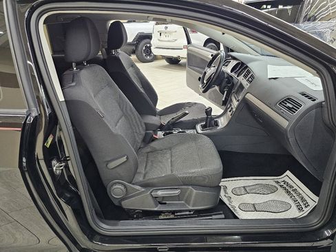Used 2016 Volkswagen Golf S image 20
