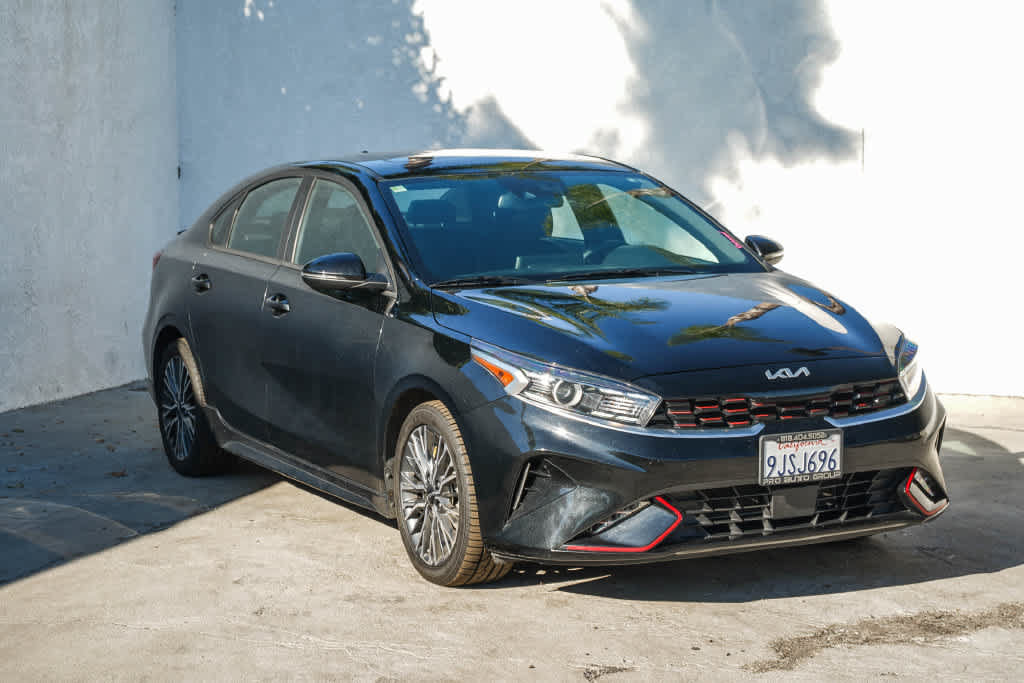 Used 2024 Kia Forte GT-Line w/ GT-Line Premium Package FWD image 3
