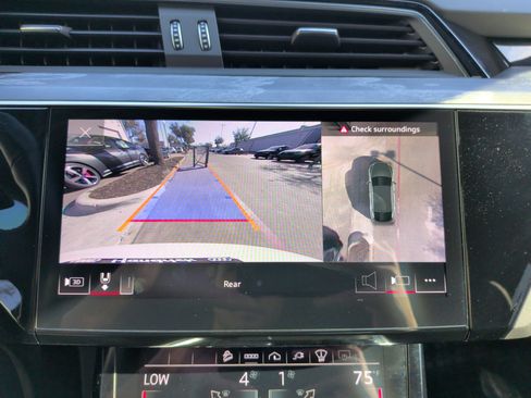 Used 2023 Audi e-tron Prestige w/ Prestige Package image 25