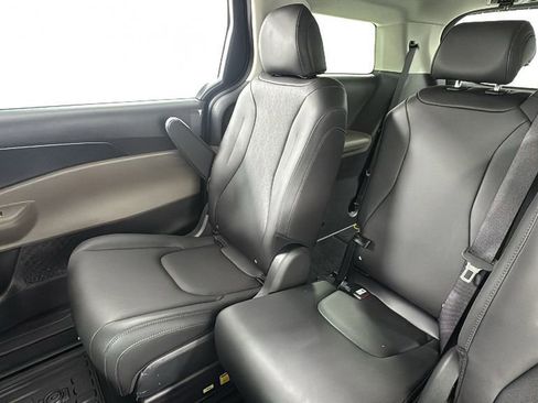 New 2026 Kia Carnival LXS image 14