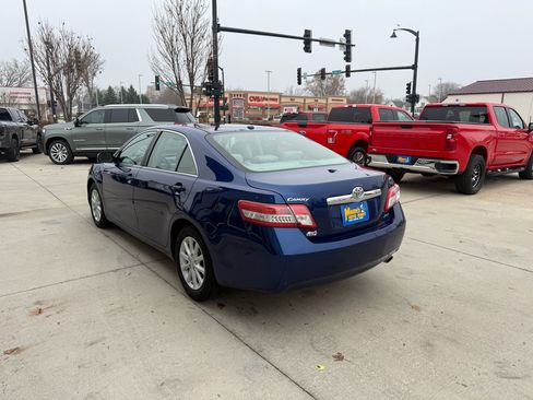 Used 2010 Toyota Camry image 4