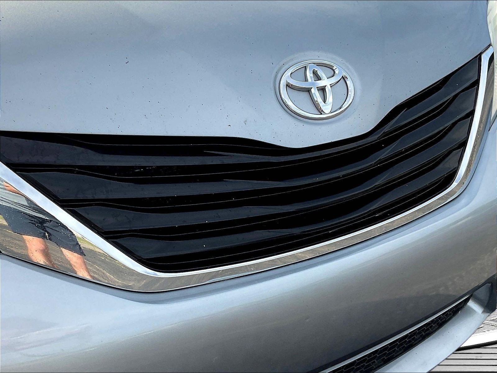 Used 2013 Toyota Sienna LE FWD image 27