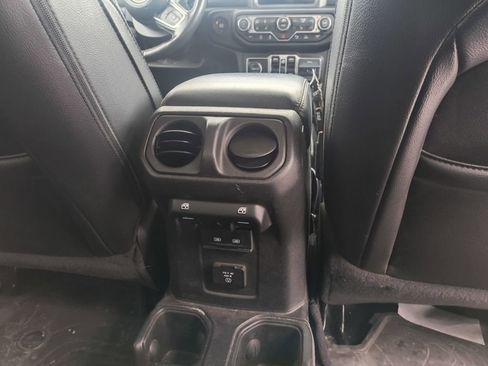 Used 2023 Jeep Gladiator Overland image 11