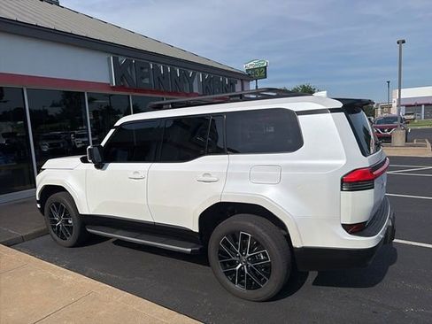 Used 2025 Lexus GX 550 AWD/4WD image 16
