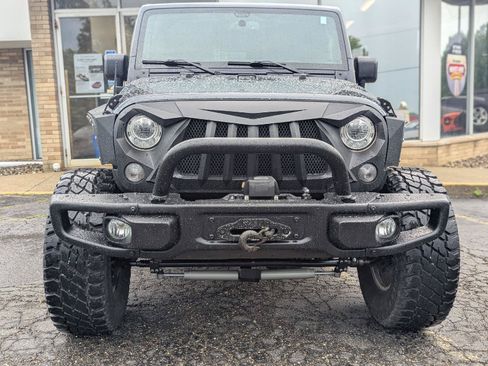 Used 2017 Jeep Wrangler Unlimited Rubicon w/ Connectivity Group AWD/4WD image 2