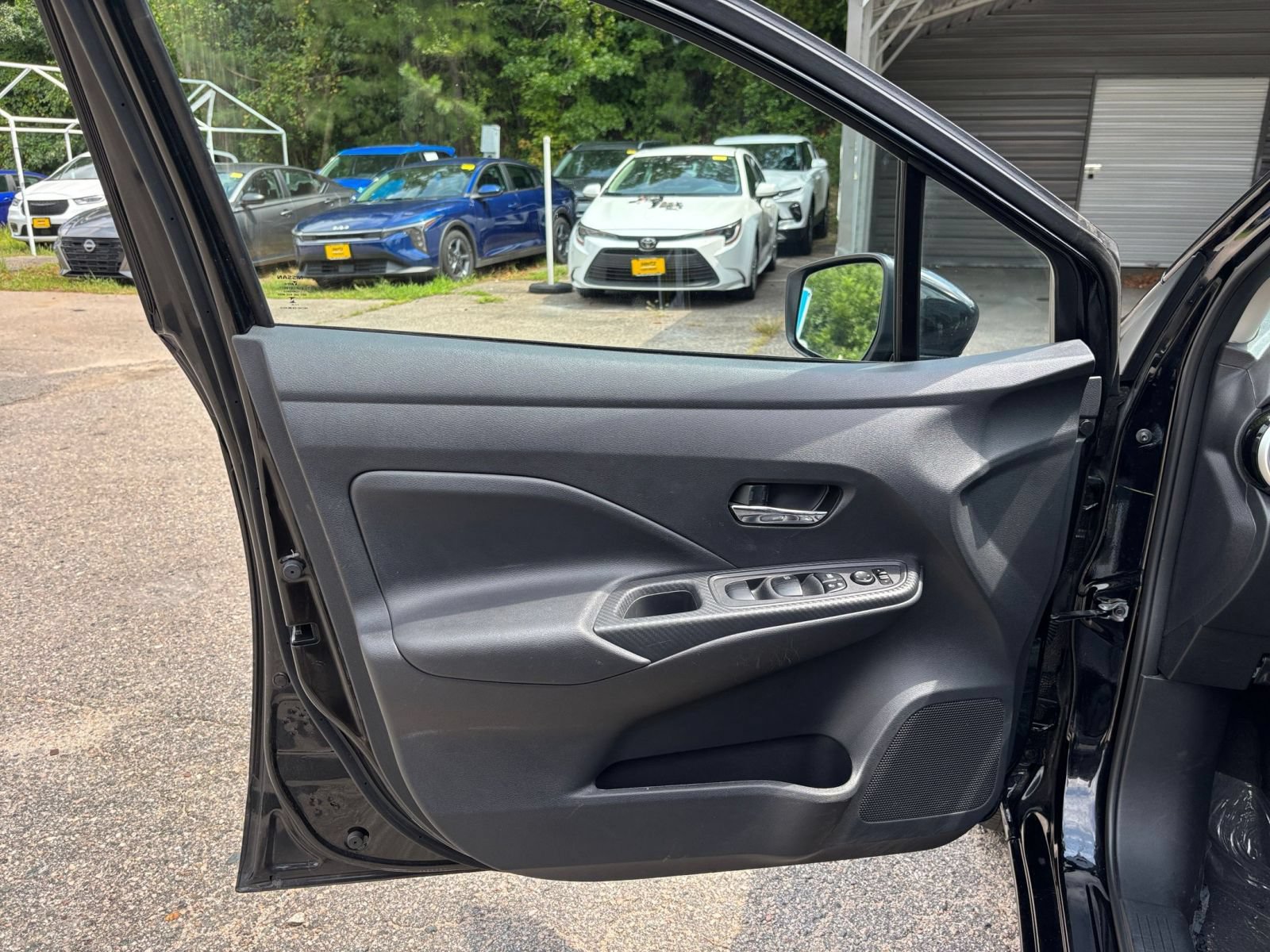 Used 2025 Nissan Versa SV FWD image 18