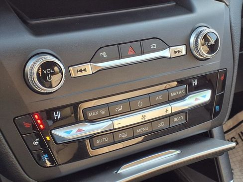 Used 2020 Ford Explorer Limited image 8