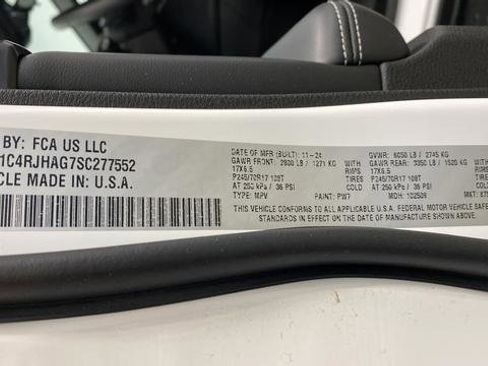 Used 2025 Jeep Grand Cherokee Laredo w/ Luxury Tech Group I AWD/4WD image 37