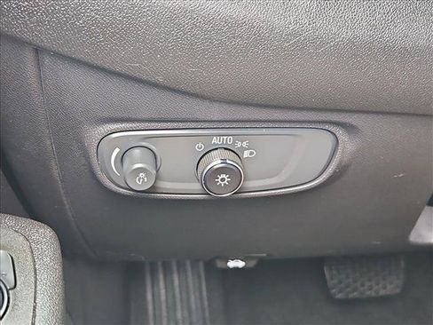 Used 2024 Chevrolet Equinox LT FWD image 18