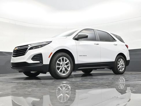 Used 2024 Chevrolet Equinox LS FWD image 20
