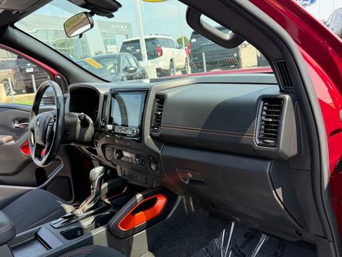 Used 2024 Nissan Frontier Pro-X RWD image 15
