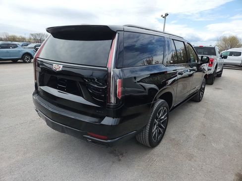 Used 2022 Cadillac Escalade ESV Sport w/ Touring Package AWD/4WD image 3