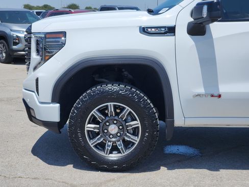 Used 2025 GMC Sierra 1500 AT4 AWD/4WD image 9