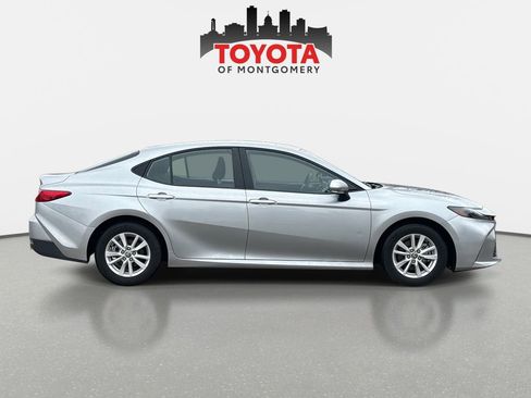 Used 2025 Toyota Camry LE image 2