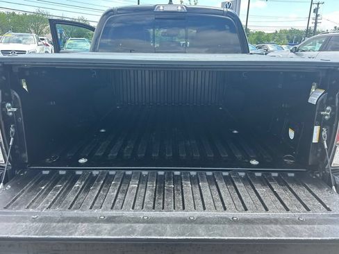 Used 2020 Toyota Tacoma Limited AWD/4WD image 33