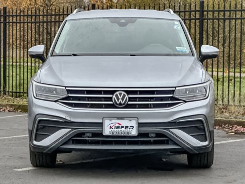 Used 2022 Volkswagen Tiguan SE image 9