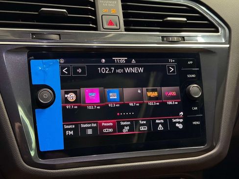 Used 2022 Volkswagen Tiguan SE R-Line FWD image 4