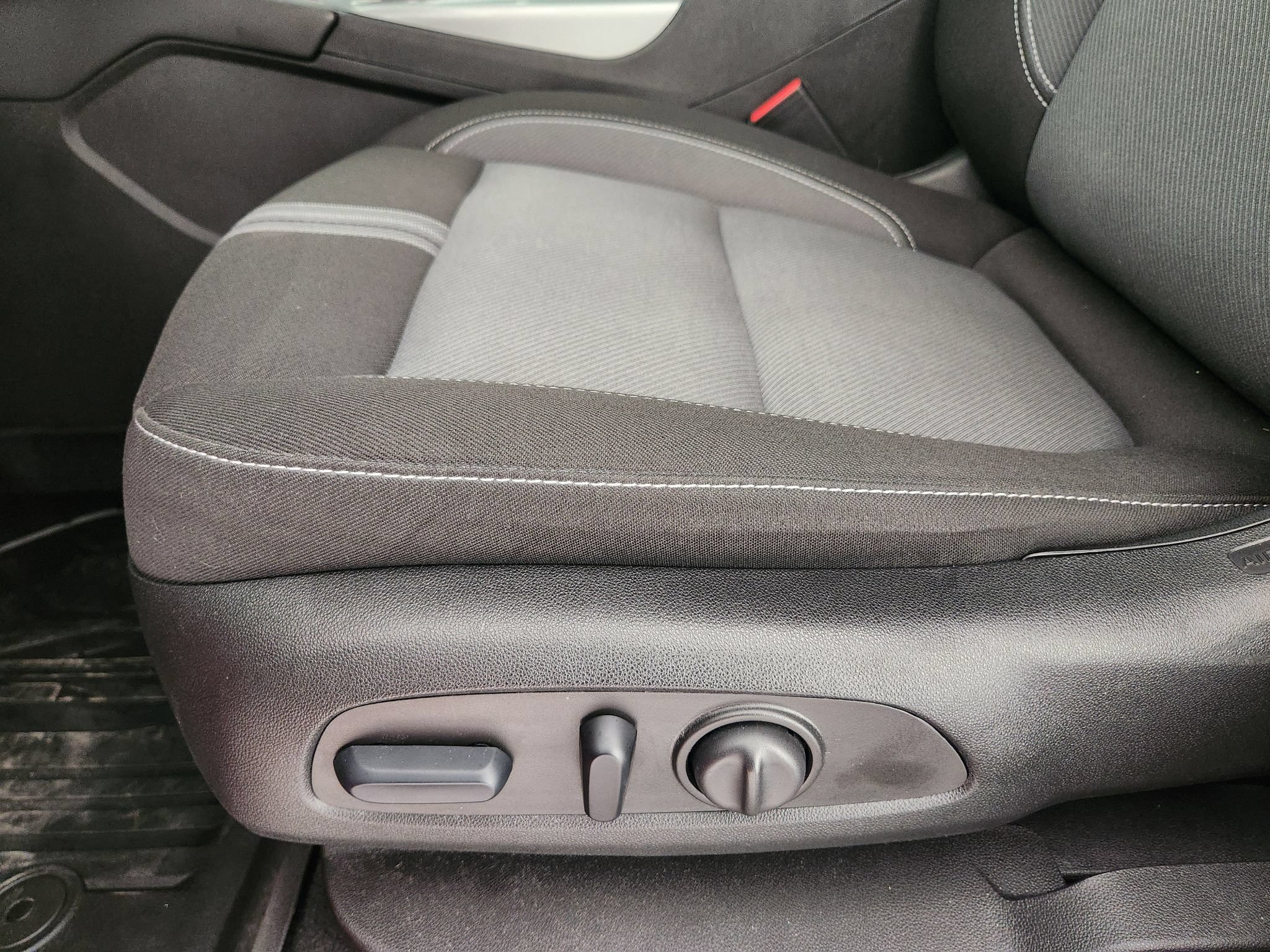 Used 2023 Chevrolet Blazer LT w/ Convenience Package FWD image 23