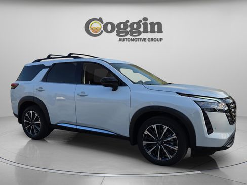 New 2026 Nissan Pathfinder SL FWD image 4
