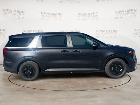 New 2026 Kia Carnival FWD image 6