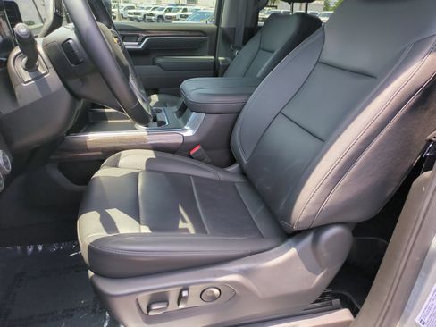 Used 2025 Chevrolet Silverado 2500 LTZ w/ LTZ Convenience Package AWD/4WD image 16