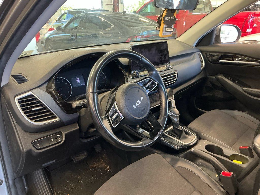 Used 2022 Kia Seltos S FWD image 3