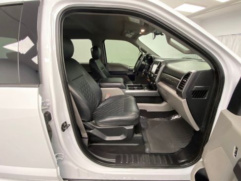 Used 2019 Ford F250 XLT w/ XLT Premium Package AWD/4WD image 23