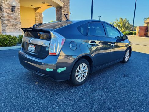 Used 2013 Toyota Prius Plug-In Hybrid image 4