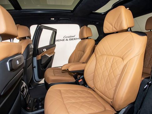 Used 2025 BMW X7 xDrive40i w/ M Sport Package AWD/4WD image 15