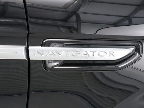Used 2020 Lincoln Navigator L Reserve w/ Luxury Package AWD/4WD image 11