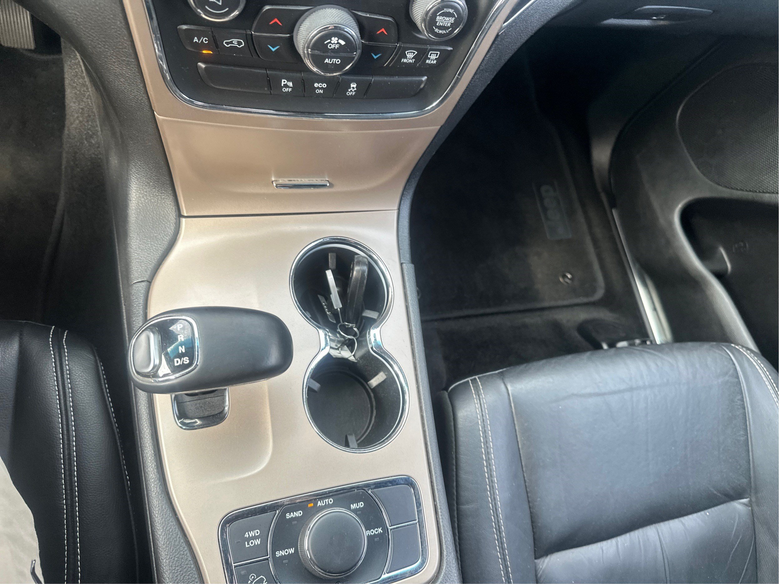 Used 2015 Jeep Grand Cherokee Limited w/ Trailer Tow Group IV AWD/4WD image 15