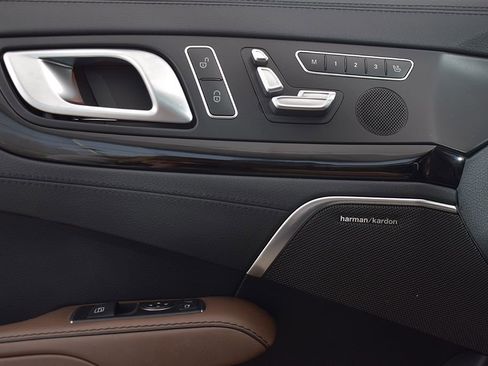 Used 2016 Mercedes-Benz SL 550 image 12