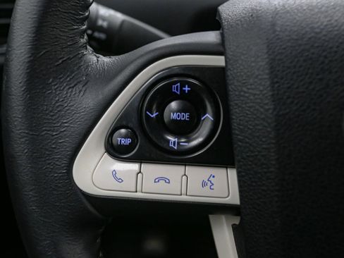 Used 2017 Toyota Prius Prime Premium image 32