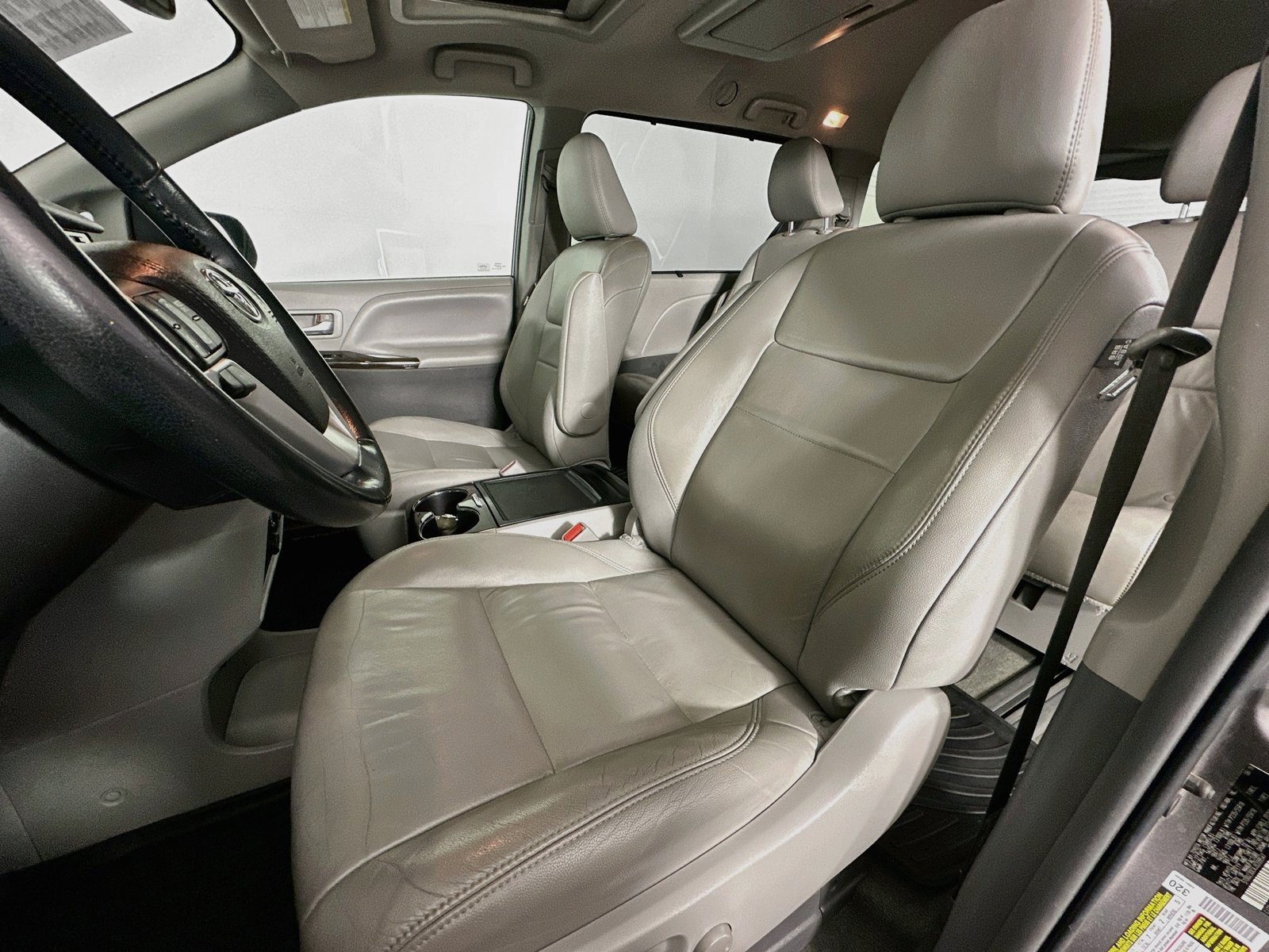 Used 2018 Toyota Sienna XLE Premium AWD/4WD image 20