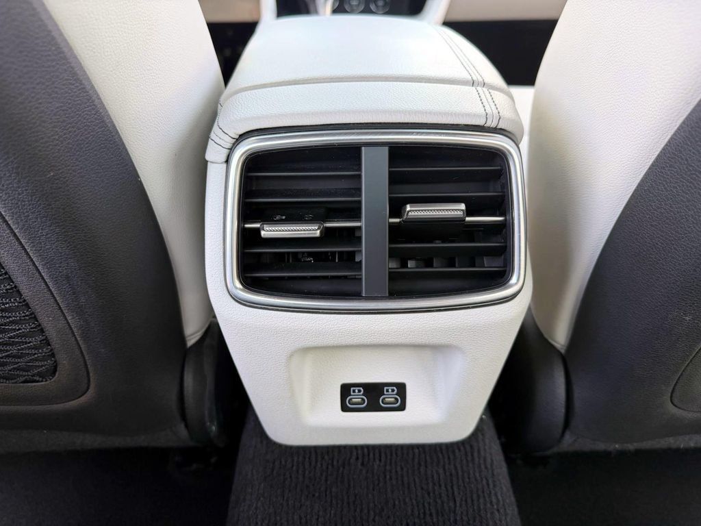 Certified 2025 Genesis G70 2.5T AWD/4WD image 14