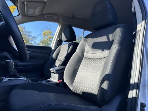 Used 2017 Nissan Rogue SV image 26