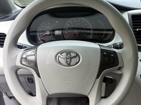 Used 2013 Toyota Sienna LE w/ Towing Pkg FWD image 23