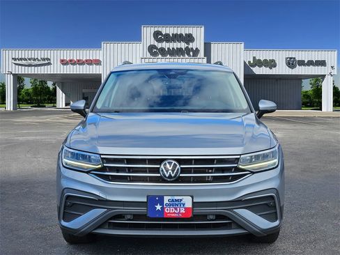 Used 2022 Volkswagen Tiguan SE image 2
