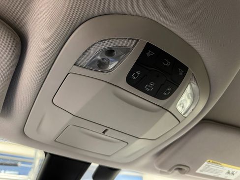 Used 2017 Chrysler Pacifica Touring-L w/ Tire & Wheel Group image 37