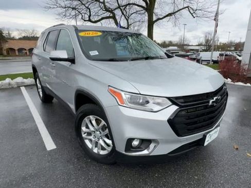 Used 2020 Chevrolet Traverse LT w/ LPO, Black Accent Package image 8