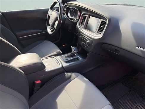 Used 2016 Dodge Charger R/T image 2