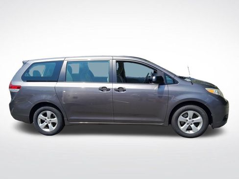 Used 2014 Toyota Sienna L FWD image 9