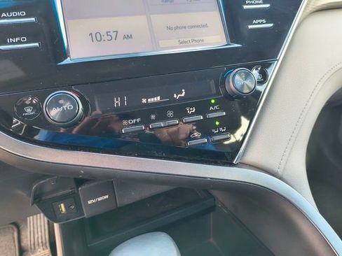 Used 2018 Toyota Camry LE image 21