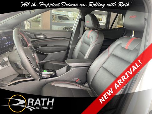 Used 2024 Chevrolet Trax RS w/ Sunroof Package image 11