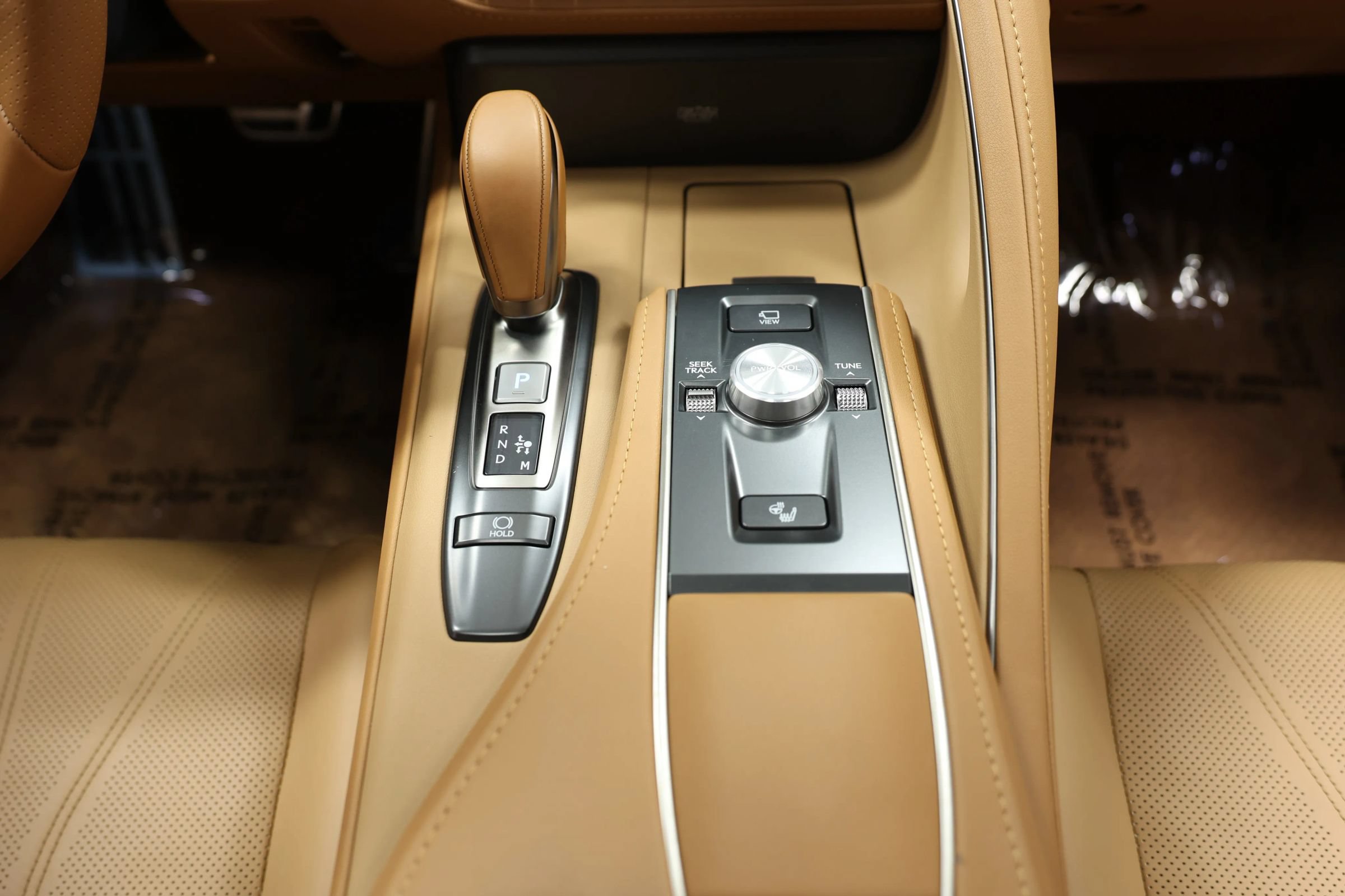 Used 2025 Lexus LC 500 Coupe w/ Touring Package RWD image 42
