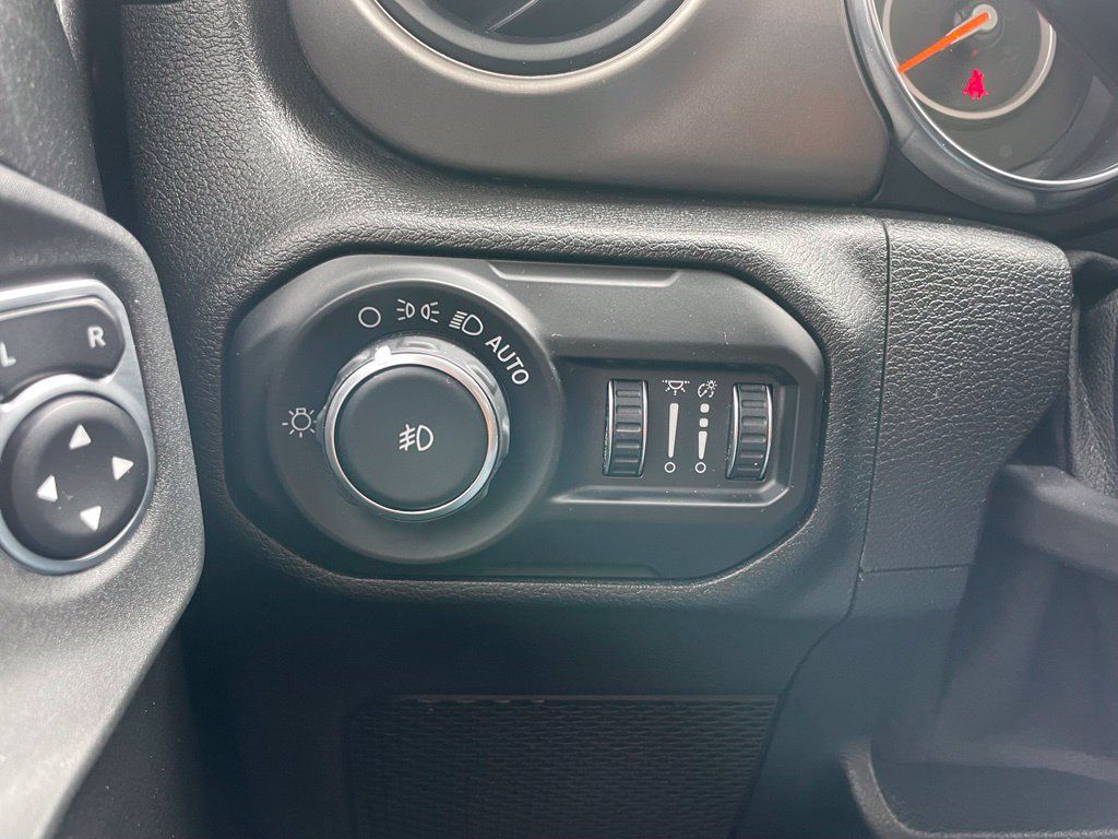 Used 2020 Jeep Wrangler Unlimited Sport AWD/4WD image 30