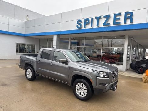 Used 2023 Nissan Frontier SV image 3