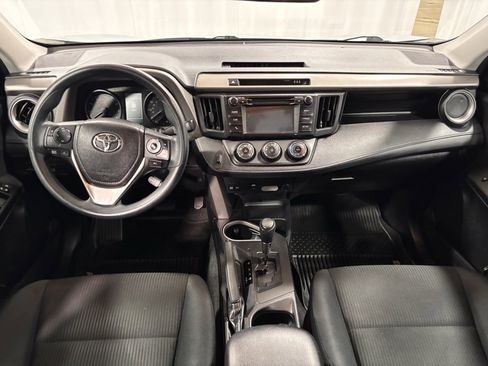 Used 2018 Toyota RAV4 LE image 2