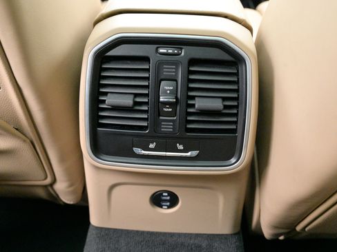 Used 2020 Porsche Macan image 41